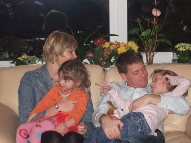 lekkerbijpapaopschoot.jpg
